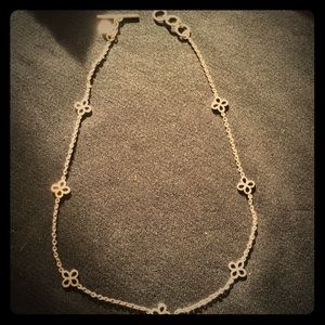 Lois hill,  tommy Bahamas's necklace